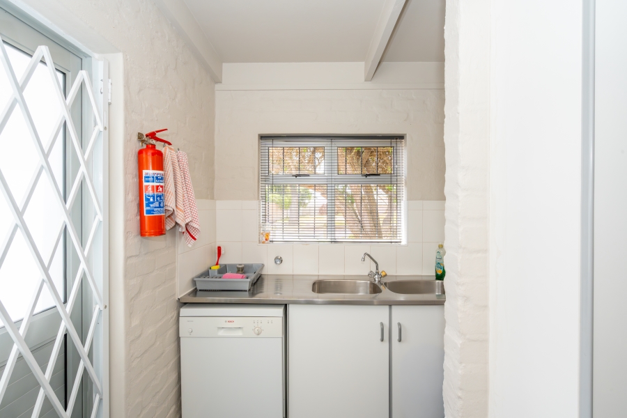 6 Bedroom Property for Sale in Middedorp Western Cape